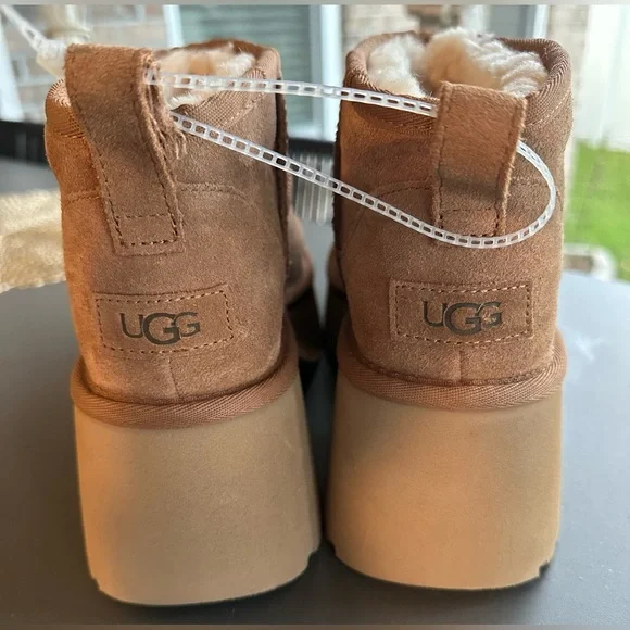 NWT Ugg Classic Ultra Mini Heights Boots - Size 9 - Picture 3 of 7